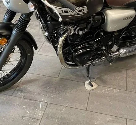 Kawasaki W800 ABS Café — Bicilindrico verticale raffreddato ad aria